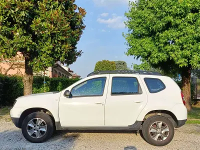 Usata Dacia Duster Lauréate 90 CV (66 kW) 2016 Bianco SUV