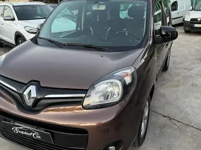 Usata Renault Kangoo 90 CV (66 kW) 2016 Grigio Monovolume