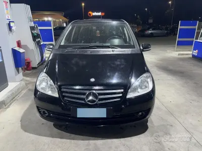 Usata Mercedes A200 109 CV (80 kW) 2012 Nero Utilitaria