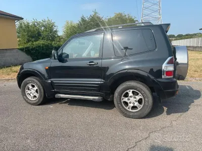 Usata Mitsubishi Pajero 160 CV (117 kW) 2001 Nero SUV