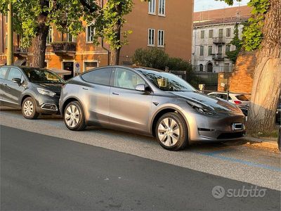 Usata Tesla Model Y 250 kW (340 CV) 2023 Grigio SUV