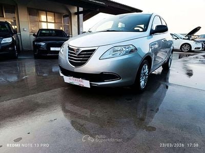 Usata Lancia Ypsilon Platinum 69 CV (50 kW) 2016 Argento Utilitaria