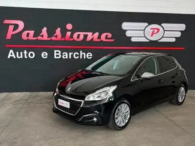 Usata Peugeot 208 82 CV (60 kW) 2019 Nero Utilitaria