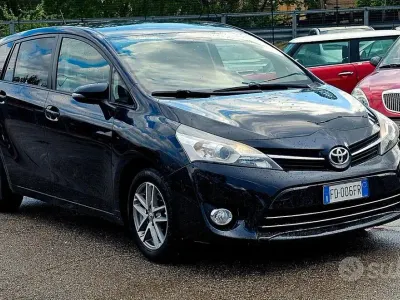 Usata Toyota Verso Business Edition 111 CV (81 kW) 2016 Grigio Monovolume