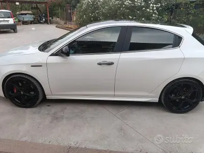 Usata Alfa Romeo Giulietta Quadrifoglio Verde 2012 Bianco Utilitaria