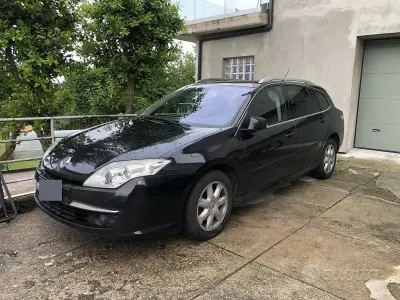 Usata Renault Laguna III 150 CV (110 kW) 2008 Nero Station wagon