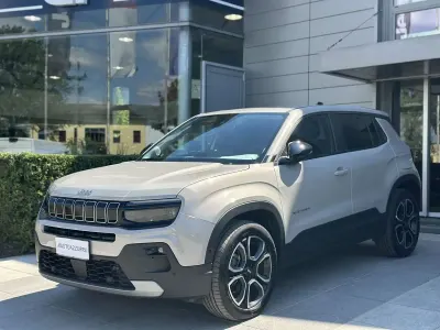 Usata Jeep Avenger Summit 110 CV (80 kW) 2025 Beige SUV