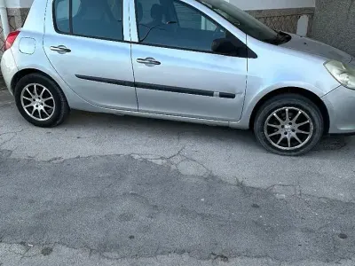 Usata Renault Clio II 75 CV (55 kW) 2007 Grigio Berlina