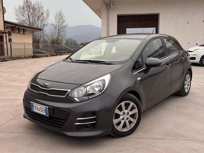 Usata Kia Rio 83 CV (61 kW) 2016 Marrone Utilitaria