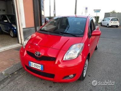 usata Toyota Yaris 1.3 5 porte Sol 2011