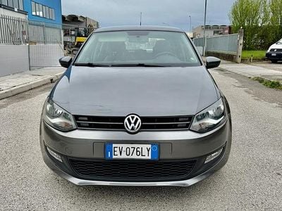 Usata VW Polo Trendline 75 CV (55 kW) 2014 Grigio Berlina