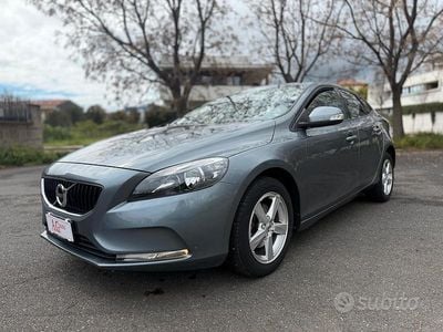 Usata Volvo V40 149 CV (109 kW) 2018 Grigio Berlina