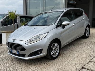 Usata Ford Fiesta Titanium 75 CV (55 kW) 2013 Grigio Utilitaria
