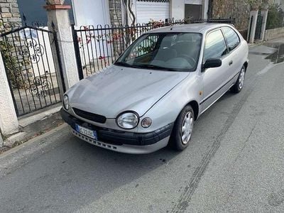Usata Toyota Corolla 86 CV (63 kW) 1999 Argento