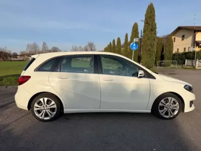 Usata Mercedes B180 122 CV (89 kW) 2016 Bianco Utilitaria
