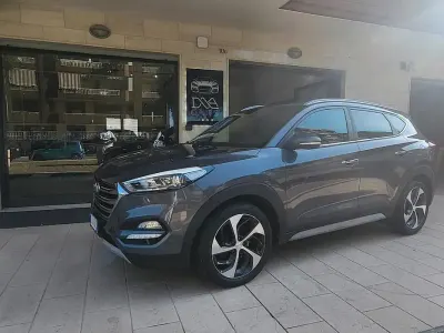Käytetty Hyundai Tucson Edition 141 HP (103 kW) 2017 Harmaa Katumaasturi
