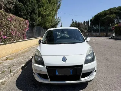 Usata Renault Scénic 110 CV (80 kW) 2009 Bianco Monovolume