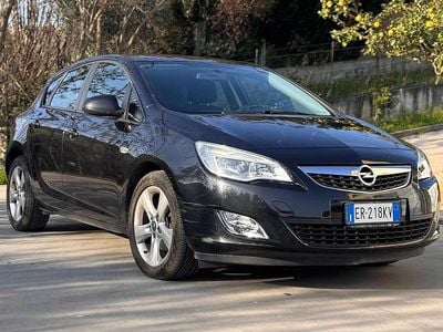 Usata Opel Astra 110 CV (80 kW) 2013 Berlina