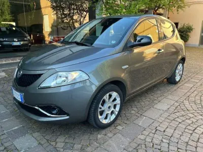 Usata Lancia Ypsilon 95 CV (69 kW) 2016 Grigio Utilitaria