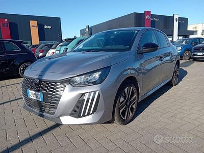 Usata Peugeot 208 Allure 102 CV (75 kW) 2025 Grigio Utilitaria