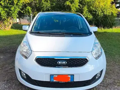 Usata Kia Venga 90 CV (66 kW) 2013 Bianco Utilitaria