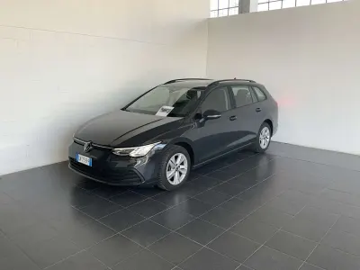 Usata VW Golf VIII Life 116 CV (85 kW) 2023 Urano grey Station wagon