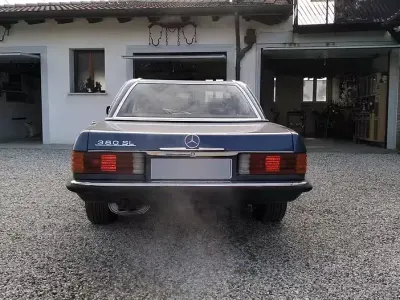 Usata Mercedes SL380 204 CV (150 kW) 1985 Blu Cabrio