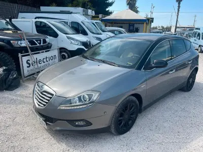Begagnad Lancia Delta Platinum 190 HK (139 kW) 2013 Grå Halvkombi