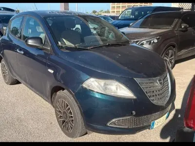 Usata Lancia Ypsilon Gold 69 CV (50 kW) 2015 Grigio Utilitaria