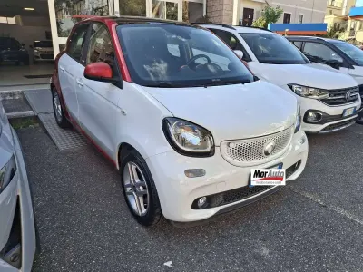 Usata Smart ForFour Passion 90 CV (66 kW) 2016 Bianco cellula arancio Utilitaria