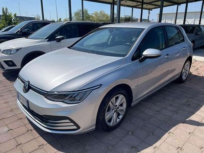 Begagnad VW Golf VIII Life 116 HK (85 kW) 2021 Silver Sedan