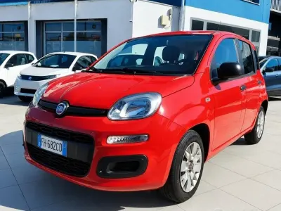 Usata Fiat Panda Lounge 69 CV (50 kW) 2017 Rosso Utilitaria