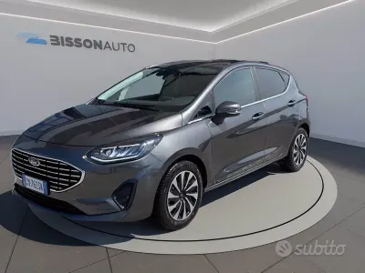 Begagnad Ford Fiesta Titanium 125 HK (91 kW) 2023 Grå Halvkombi