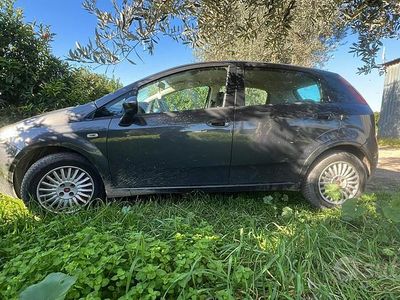 Grigio Usata 2009 Fiat Grande Punto Utilitaria | 2150 € (Ottimo prezzo)