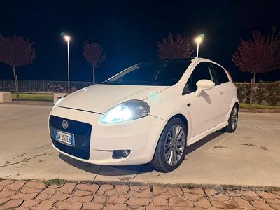 Usata Fiat Grande Punto Sport 90 CV (66 kW) 2009 Bianco Utilitaria