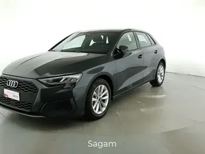Usata Audi A3 Business 110 CV (80 kW) 2023 Grigio manhattan metallizzato Berlina