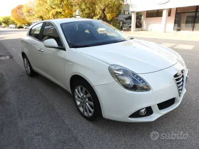 Usata Alfa Romeo Giulietta Distinctive 120 CV (88 kW) 2015 Bianco Utilitaria