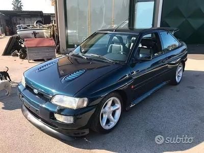 Usata Ford Escort 220 CV (161 kW) 1993 Blu Berlina