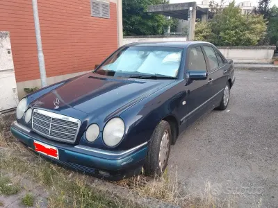 Usata Mercedes 200 186 CV (136 kW) 1998 Bluazzurro Berlina