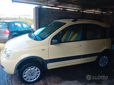 Usado Fiat Panda 4x4 Climbing 60 CV (44 kW) 2005 Amarillo Utilitario