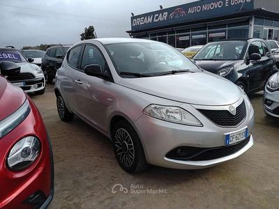 Usata Lancia Ypsilon 69 CV (50 kW) 2021 Argento Utilitaria