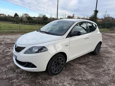 Usata Lancia Ypsilon Gold 69 CV (50 kW) 2022 Bianco Utilitaria