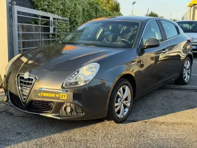Usata Alfa Romeo Giulietta Distinctive 120 CV (88 kW) 2012 Grigio Utilitaria