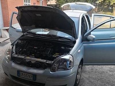 Usata Toyota Yaris 75 CV (55 kW) 2003 Grigio Berlina