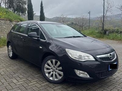 Usata Opel Astra 110 CV (80 kW) 2012 Nero Station wagon