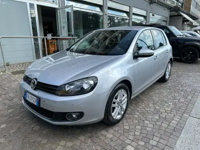 Usata VW Golf VI Highline 122 CV (89 kW) 2011 Argento riflesso Utilitaria