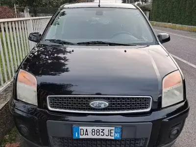 Usata Ford Fusion 80 CV (58 kW) 2006 Nero Utilitaria