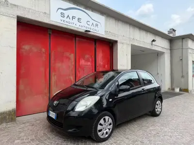 Usata Toyota Yaris 69 CV (50 kW) 2008 Nero Utilitaria