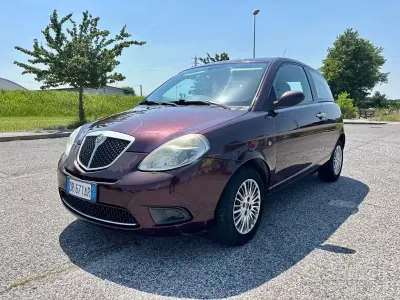 Usata Lancia Ypsilon 60 CV (44 kW) 2008 Marrone Utilitaria