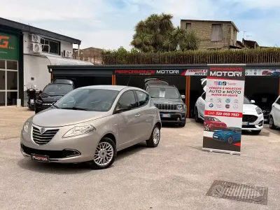 Usata Lancia Ypsilon Gold 69 CV (50 kW) 2014 Marrone Utilitaria